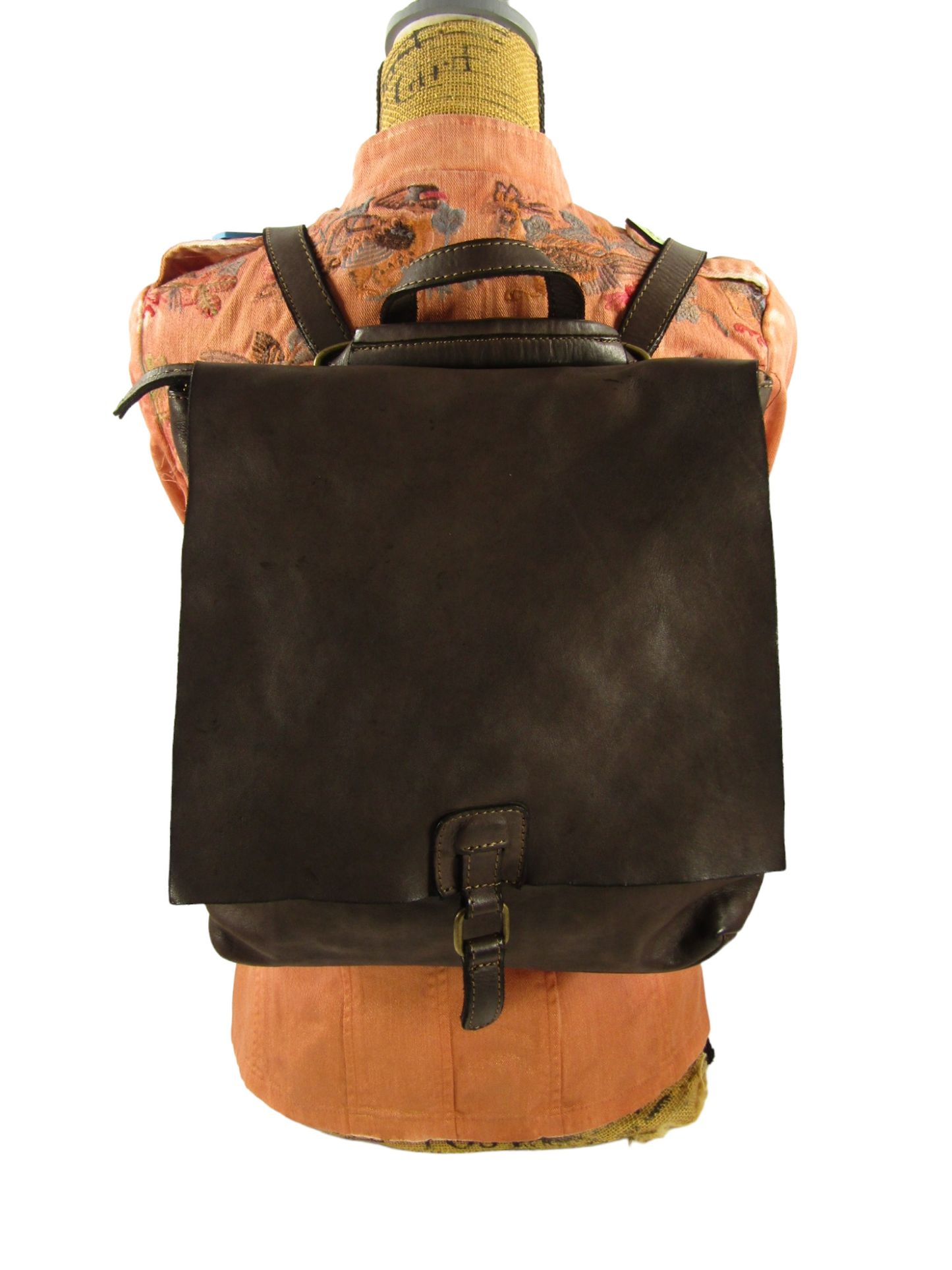 Zaino in pelle lavata chiuo da pattina e zip