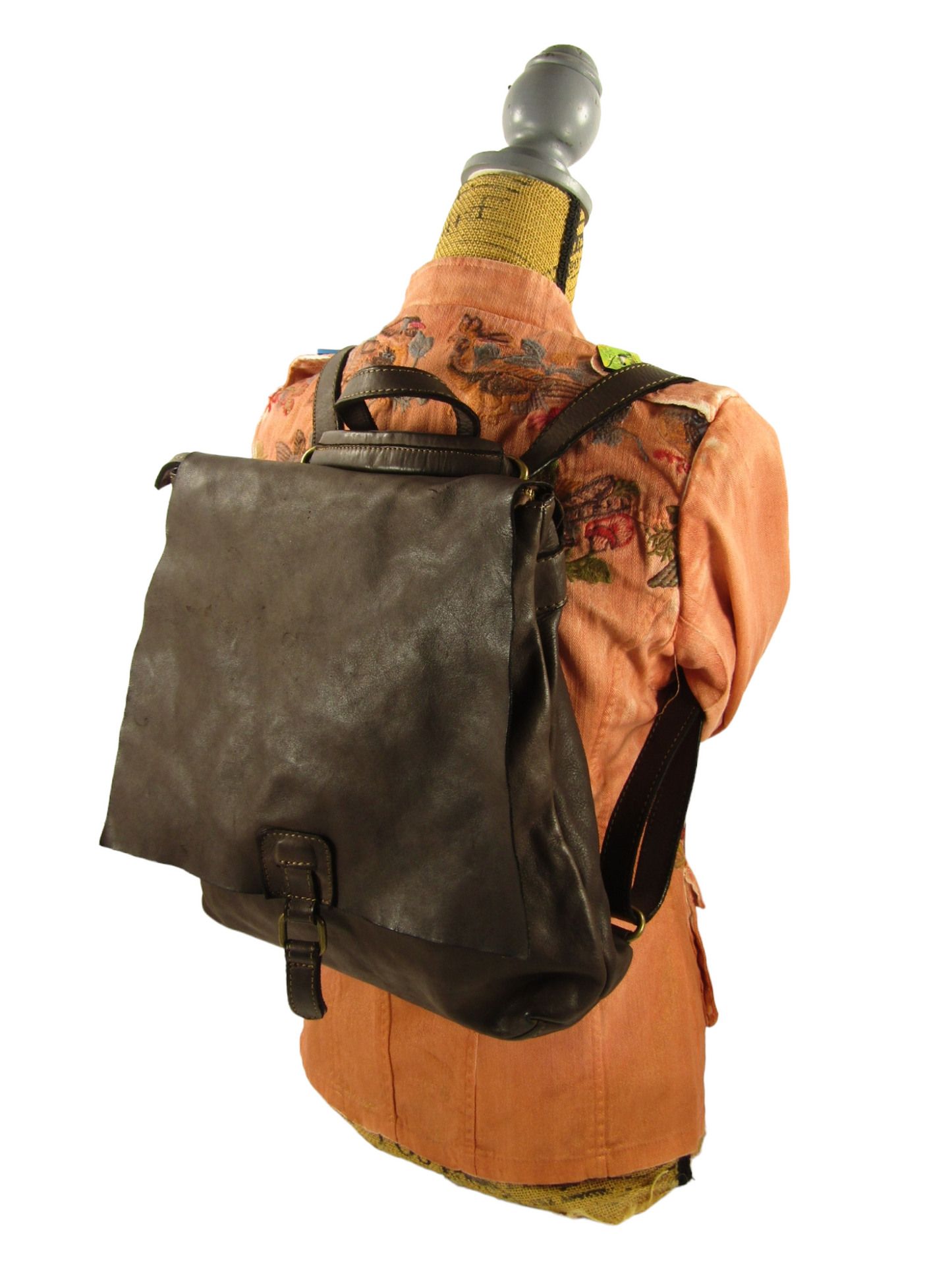 Zaino in pelle lavata chiuo da pattina e zip