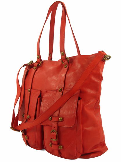 shopper diana in pelle morbida effetto vintage costruita con pellami di alta qualità in toscana tasche frontali tracolla in pelle regolabile e rimovibile, chiusura con zip, interno rivestito, colore rosso